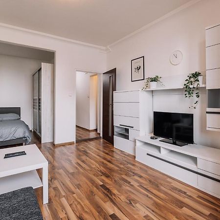 Cozy Apartment In Ruzinov Братислава Екстер'єр фото